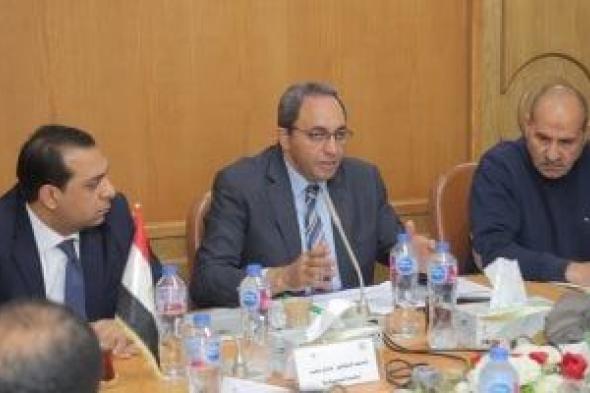 محافظ
قنا
يعقد
اجتماعًا
موسعًا
للاستعداد
لانطلاق
الموجة
الـ28
لإزالة
التعديات