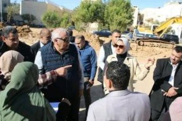 محافظ
الوادى
الجديد
يتابع
إنشاء
مبنى
العيادات
الخارجية
بالتأمين
الصحى
بالخارجة