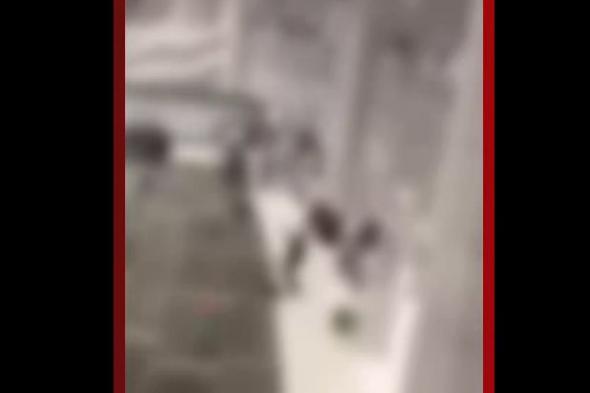 شخص
يلقي
نفسه
من
الأدوار
العليا
بالمسجد
الحرام
وإصابة
رجل
أمن