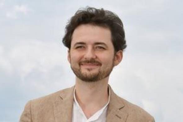 أبو
بكر
شوقى:
فيلم
القصص
حكاية
أسرة
مصرية
تحاول
التعايش
مع
زمن
صعب