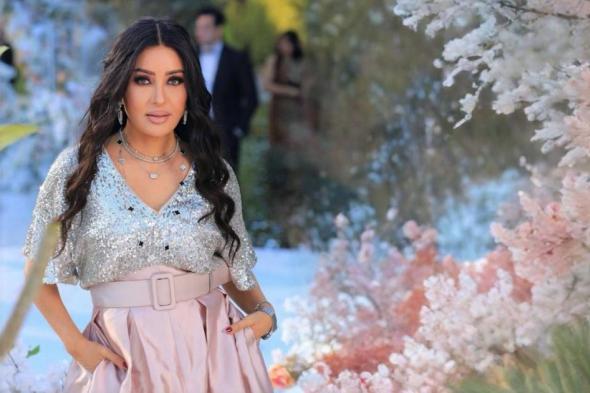 لطيفة
      تنتهي
      من
      تصوير
      «تسلملي»