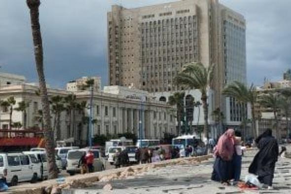 الأرصاد
تحذر
من
الوقوف
أسفل
الأشجار
بسبب
نشاط
الرياح
واستمرار
سقوط
الأمطار