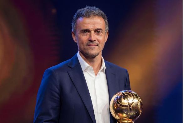 لويس إنريكي أفضل مدرب في العالم في حفل غلوب سوكر