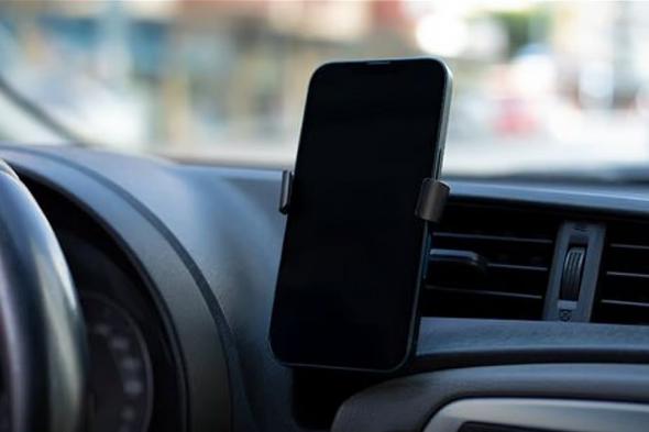 «المرور»
    يحذر
    من
    استخدام
    الهاتف
    أثناء
    القيادة