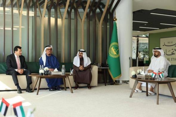 ضاحي
      خلفان
      يبحث
      العلاقات
      مع
      وزير
      الشباب
      المصري