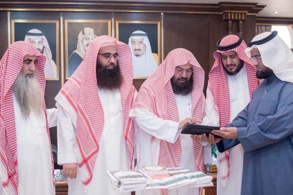 "السديس"
    يدشّن
    مركز
    "هداية"
    لتعزيز
    الخدمات
    الدعوية
    والإرشادية
    بالمسجد
    النبوي