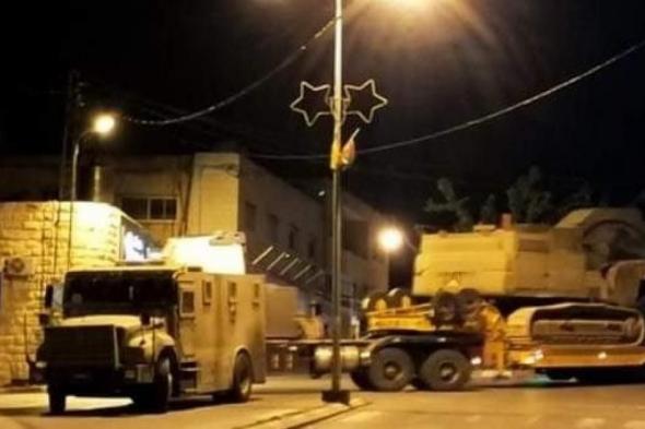 حملة
دهم
واسعة
بالضفة
وهدم
منزل
شهيد
في
بزاريا
بنابلس