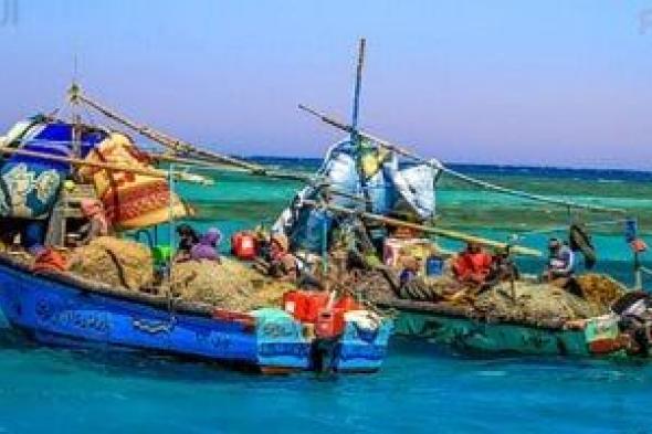 احذر..
الحبس
والغرامة
عقوبة
إلقاء
مخلفات
المصانع
أو
المعامل
بمياه
البحيرات