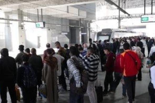 القطار
الكهربائى
الخفيف
يمد
مواعيد
العمل
بمناسبة
رأس
السنة