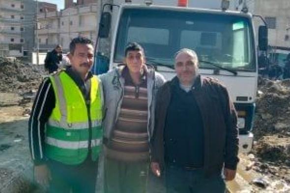 الانتهاء
من
لحام
ماسورة
واختبارها
لضخ
المياه
بعد
انقطاع
ثلاث
أيام
بمركزين
فى
الشرقية..
مباشر