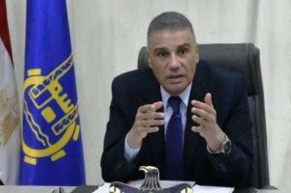 محافظ
أسوان
يهنئ
أسرة
أول
مولودة
فى
2026