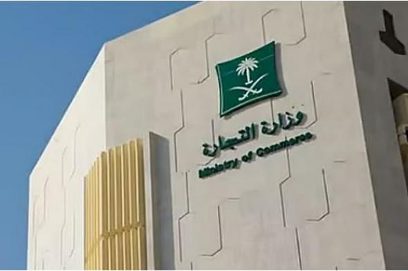 «التجارة»:
    السجن
    والتشهير
    والإبعاد
    لأفغاني
    ارتكب
    جريمة
    التستر
    في
    المطاعم