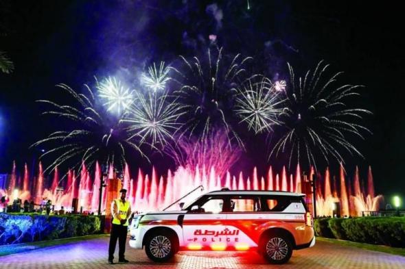 احتفالات
      الإمارات
      برأس
      السنة
      الجديدة
      تخطف
      أنظار
      العالم