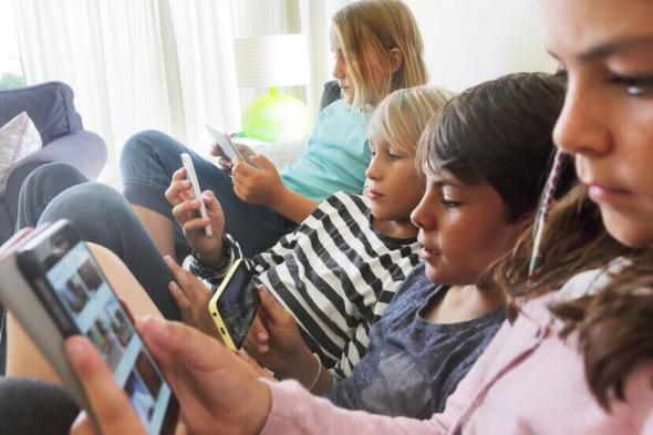 فرنسا
بصدد
حظر
استخدام
الأطفال
وسائل
التواصل
الاجتماعي