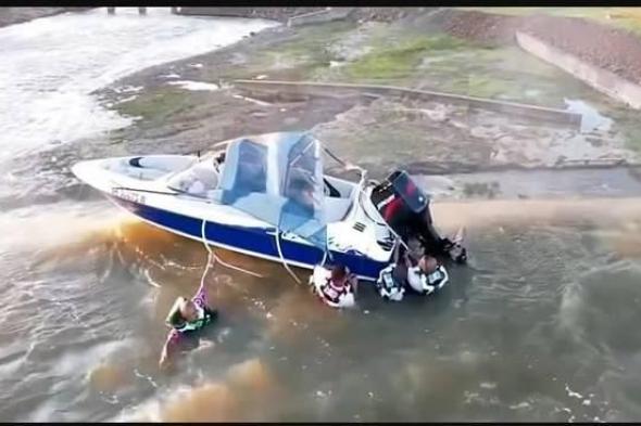 نجاة
4
رجال
تعطل
قاربهم
على
حافة
سد
ارتفاعه
40
متراً