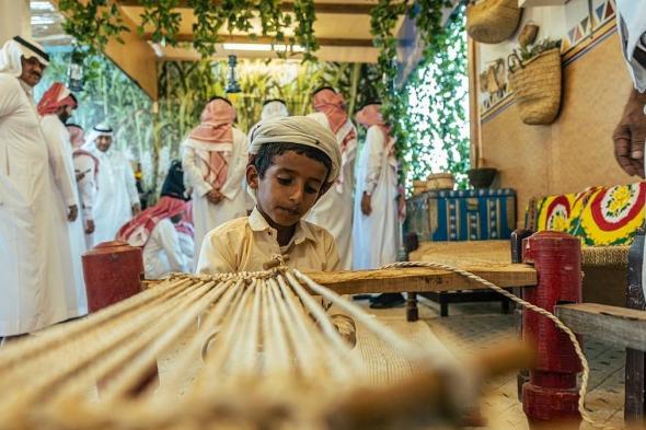 شاهد..
    أطفال
    يرتدون
    الأزياء
    التراثية
    في
    "هذي
    جازان"