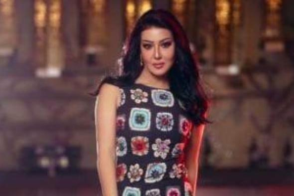 سمية
الخشاب
عن
أمنيتها
في
العام
الجديد:
سنة
بركة
وفرحة
وراحة
بال