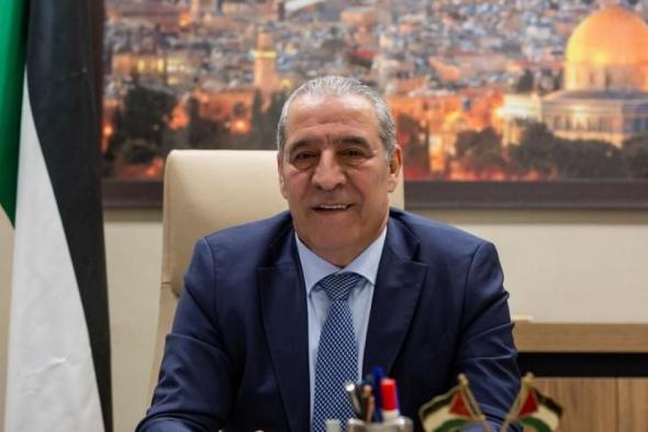 ممثلا
عن
الرئيس
عباس
-
حسين
الشيخ
يحضر
قداس
منتصف
الليل