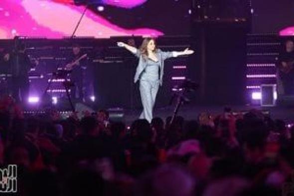 بين
داليدا
وفيروز..
إليسا
تطرب
الجمهور
فى
حفل
رأس
السنة
بالعاصمة
الجديدة