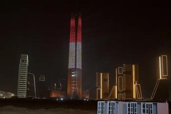 البرج
      الأيقوني
      يتزين
      "بعلم
      المحروسة"..
      المصريون
      يستقبلون
      2026
      من
      "العاصمة
      الجديدة"