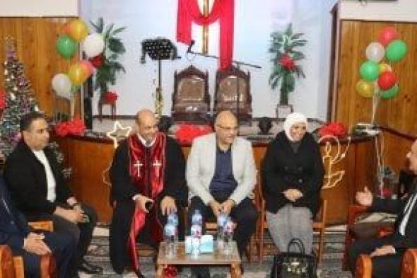 محافظ
القليوبية
يتفقد
الكنائس
ببنها
ويقدم
التهنئة
للأخوة
المسيحيين
بمناسبة
رأس
السنة