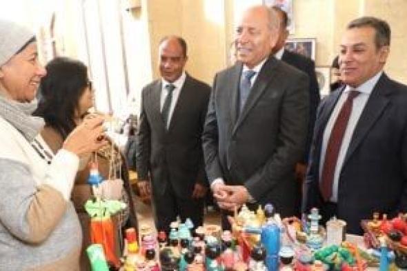 محافظ
القاهرة
يفتتح
معرض
الحرف
التراثية
بسوق
الفسطاط
بمشاركة
4
محافظات