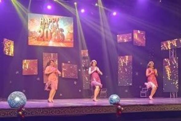 تامر
عبدالمنعم
يحتفل
مع
جمهور
مسرح
البالون
في
ليلة
رأس
السنة..
صور