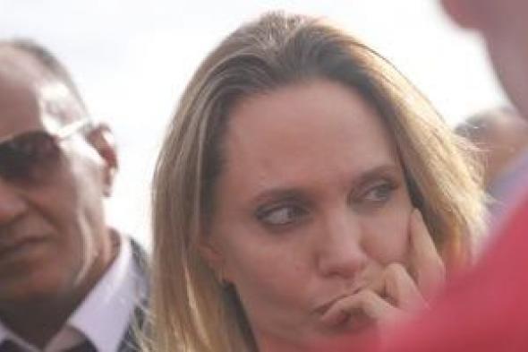 أنجلينا
جولى
تتضامن
مع
الشعب
الفلسطينى
خلال
زيارة
معبر
رفح..
فيديو
وصور