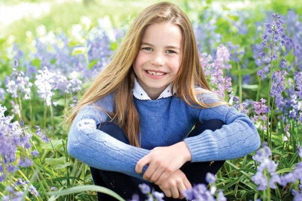 الأميرة شارلوت تعيش حياة الطفولة رغم الأضواء الملكية