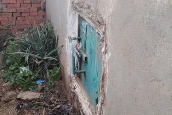 تفاصيل
استخراج
25
كيلو
عسل
من
داخل
قبر
فى
المنوفية..
صور