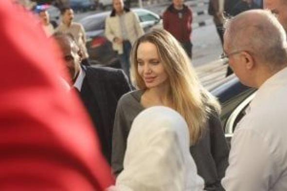 أنجلينا
جولى
تزور
مستشفى
العريش
وتلتقى
المصابين
من
غزة