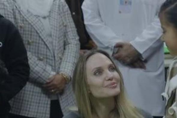 طفلة
من
قطاع
غزة
تدعو
أنجلينا
جولى
للعشاء
بعد
انتهاء
الحرب