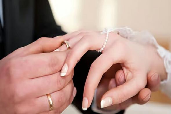 محام:
    لائحة
    تنظيم
    زواج
    المواطن
    من
    غير
    السعودية
    تمنع
    الزواج
    بدون
    موافقة
    من
    «الداخلية»
     