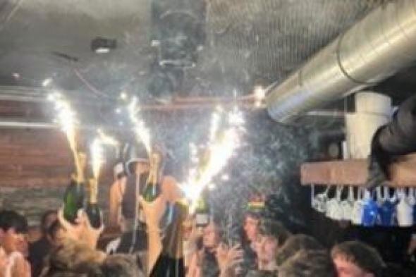 لحظة
اشتعال
النيران
داخل
حانة
فى
سويسرا
وحدوث
انفجار
أودى
بحياة
40
شخصا