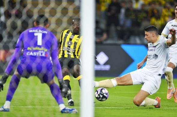 بهدف
"الشنقيطي"..
الاتحاد
يتجاوز
عقبة
التعاون