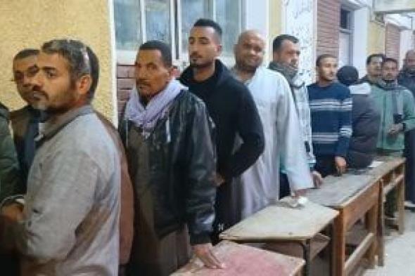 طوابير
انتخابية
أمام
لجان
الوراق
ومنشأة
القناطر
مساء
اليوم
الأول
للتصويت