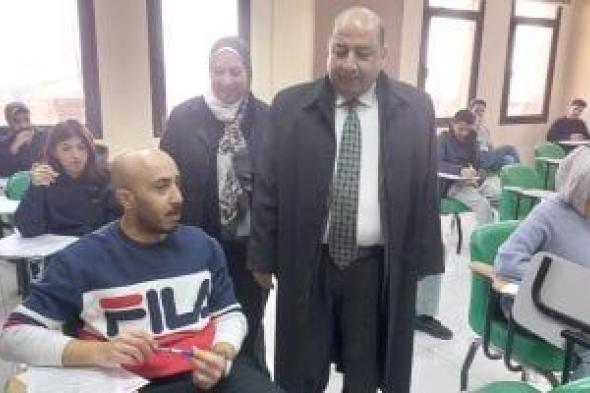 نائب
رئيس
جامعة
القاهرة
يتفقد
سير
امتحانات
نهاية
الفصل
الدراسي
الأول