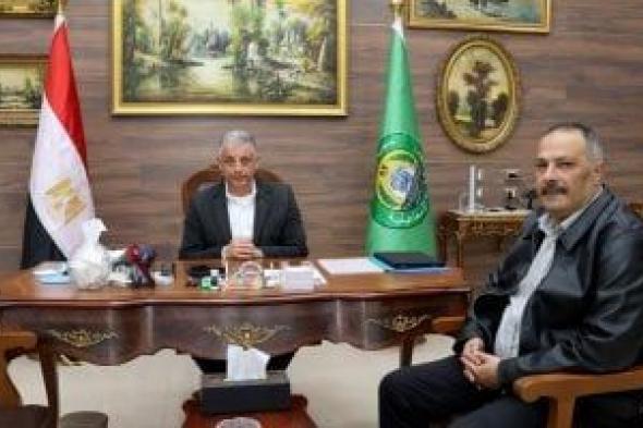 محافظ
الإسماعيلية
يلتقي
رئيس
مياه
القناة
لبحث
خطة
الأعمال
الجاري
تنفيذها