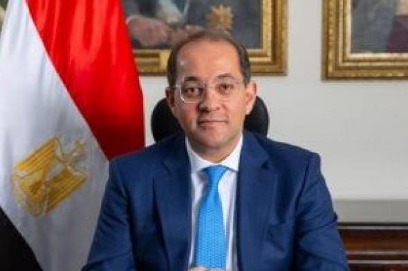 وزارة
المالية:
فريق
واحد
يعمل
بتناغم
كبير
ويؤمن
بأن
نجاحنا
يرتبط
بقدرتنا