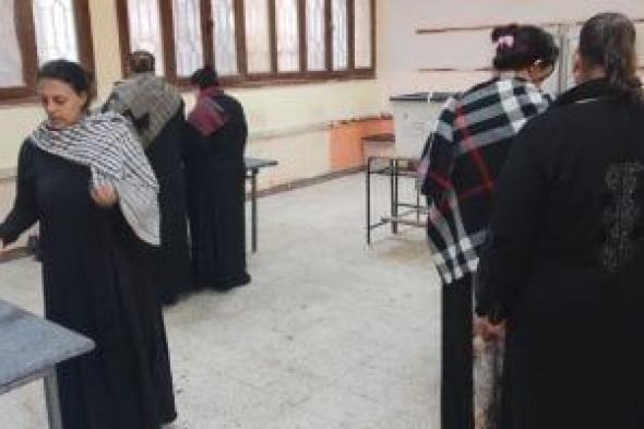 توافد
الناخبين
على
دائرة
الوراق
للإدلاء
بأصواتهم
فى
انتخابات
مجلس
النواب