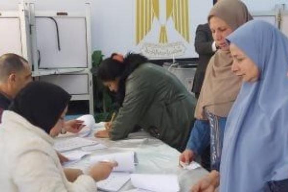 السيدات
يتصدرن
المشهد
فى
انتخابات
الإعادة
بدائرة
المنتزة
بالإسكندرية..
صور