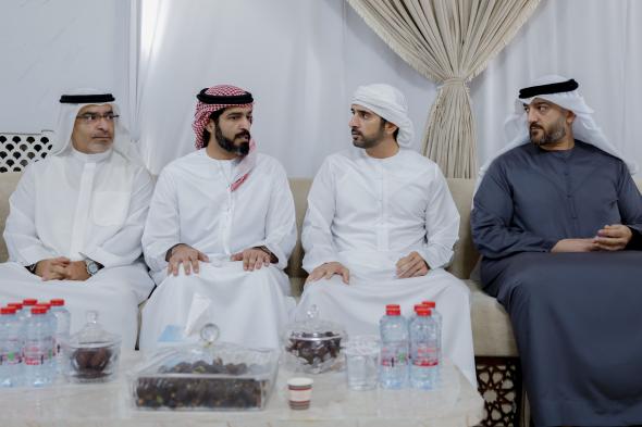 حمدان بن محمد يقدم واجب العزاء في وفاة عبدالغني حبيب آل رضا