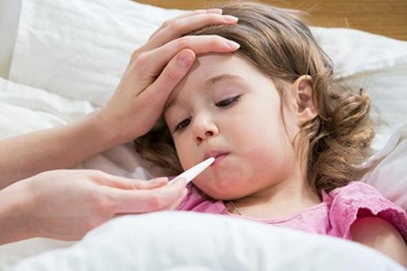 مع
    تحذير
    الأطباء
    من
    الأدوية
    للصغار..
    دليل
    الأم
    للتعامل
    مع
    نزلات
    البرد
    عند
    الأطفال