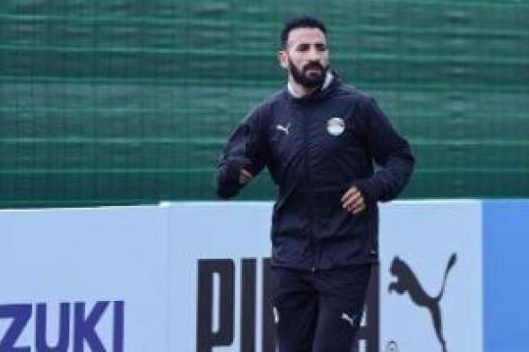 مهند
لاشين
يكتفى
بالجرى
حول
الملعب
قبل
مباراة
بنين..
صورة