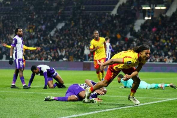 لنس
      يعزّز
      صدارته
      للدوري
      الفرنسي