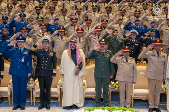 نائب
وزير
الدفاع
يرعى
حفل
تخريج
طلبة
دورات
تأهيل
الضباط
الجامعيين
لأفرع
القوات
المسلحة