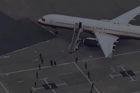 وصول
    الطائرة
    التي
    تقل
    الرئيس
    الفنزويلي
    "مادورو"
    إلى
    نيويورك