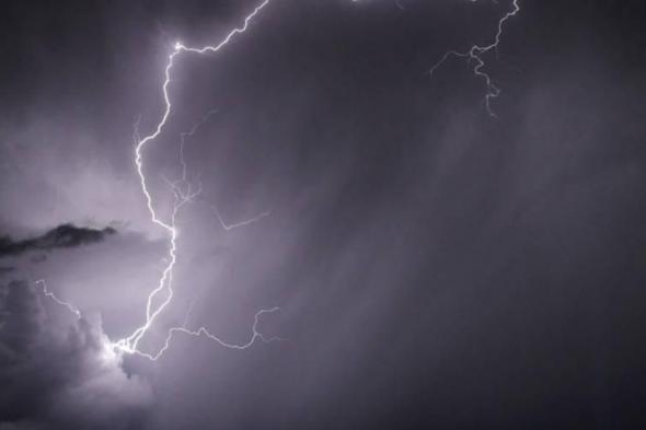 قتلت
      اثنين
      منهم..
      صاعقة
      تضرب
      150
      شخصاً
      في
      جنوب
      إفريقيا