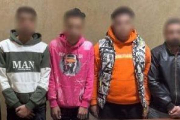 وزارة
الداخلية
تضبط
4
أشخاص
لتوزيع
أموالا
بمحيط
لجان
الهرم
فى
الجيزة