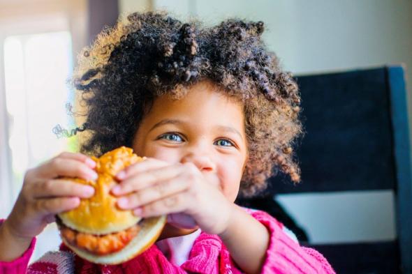 عادات
غذائية
تدمر
كلى
طفلك
في
صمت
تعرفي
إليها